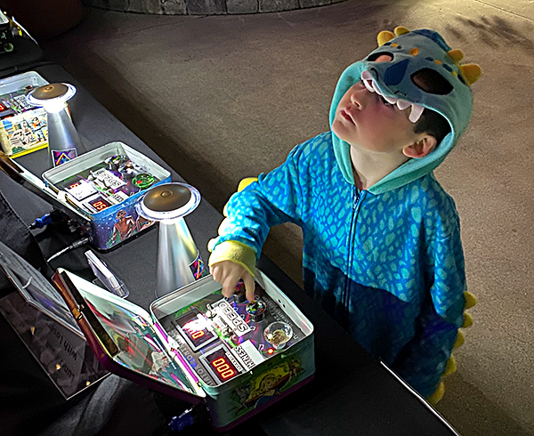 Kid with lunchbox